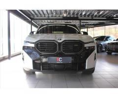 BMW XM V8 Biturbo Hybrid B&W/Masáž