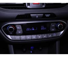 Hyundai i30 1,6 CRDi Smart KAMERA Záruka - 14