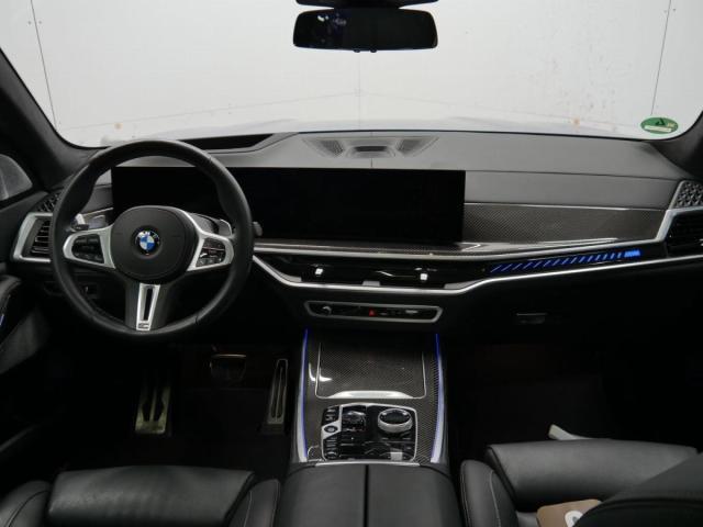 BMW X7 M60i xDrive Bowers Masáže-711