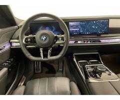 BMW Řada 7 i7 xDrive60 Sedan - 7