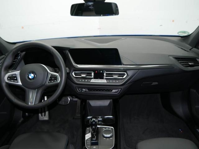 Exkluzivní BMW 120i M-Sport 2.0 v typicky modrém provedení. Možnost odpočtu DPH!-512