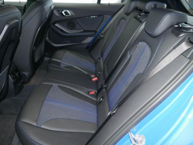 Exkluzivní BMW 120i M-Sport 2.0 v typicky modrém provedení. Možnost odpočtu DPH!-612