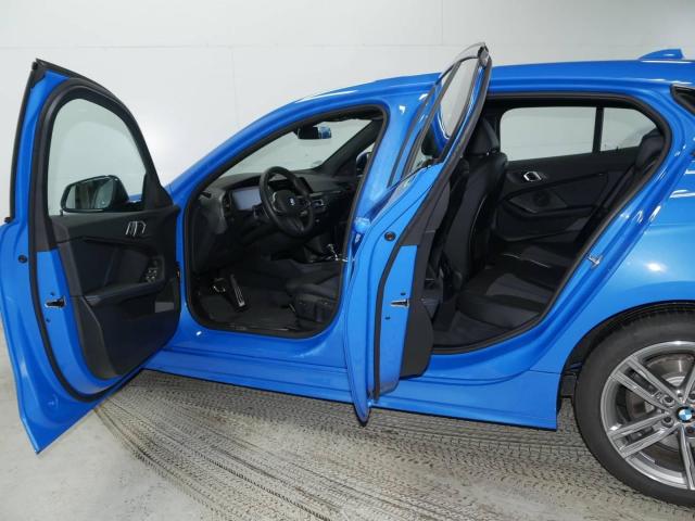 Exkluzivní BMW 120i M-Sport 2.0 v typicky modrém provedení. Možnost odpočtu DPH!-712