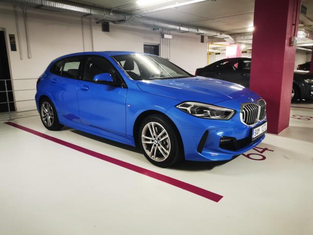 Exkluzivní BMW 120i M-Sport 2.0 v typicky modrém provedení. Možnost odpočtu DPH!-1012