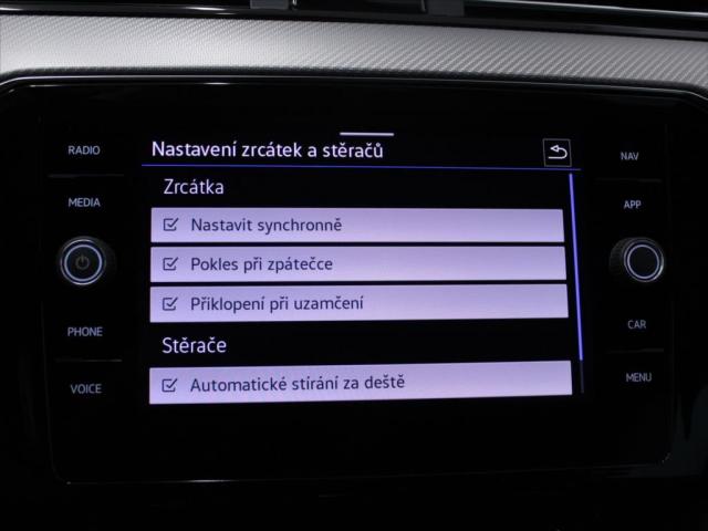 Volkswagen Passat 2,0 TDi DSG R-Line TAŽNÉ ČR-1125