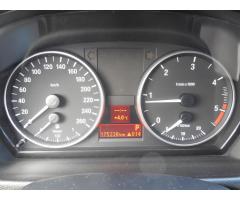 BMW Řada 3 2,0 320d Touring automat - 6