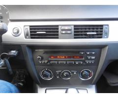 BMW Řada 3 2,0 320d Touring automat - 7