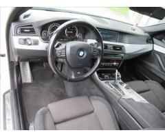BMW Řada 5 3,0 530d xDrive Touring M paket - 13