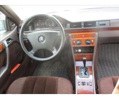 Mercedes-Benz 124 3,0 CE Aut. Prvotřídní stav!!! - 16