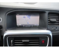 Volvo V60 2,4 D5 AWD AUTO SUMMUM XENON GPS - 17