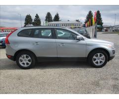 Volvo XC60 2,4 D4 120kw AWD Geartronic - 5