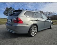 BMW Řada 3 3,0 330 XD Touring - 4
