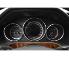 Mercedes-Benz Třídy E 3,0 E300d 170kW LED 360°KAM AT - 15