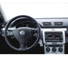 Volkswagen Passat 2,0 TDi 4x4 Kůže,Tempomat - 13