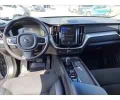 Volvo XC60 2,0 B4 AWD AUTOMAT Momentum - 10