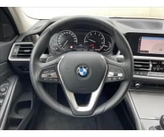 BMW Řada 3 2,0 320i 135 KW xDrive CZ 1.M - 9