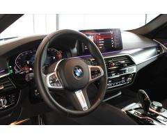 BMW Řada 5 530d xDrive Touring M-Sport - 9