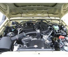 Toyota Land Cruiser 4,0 V6 5MT Lux Premium Skladem  GRJ76 - 35