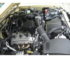 Toyota Land Cruiser 4,0 V6 5MT Lux Premium Skladem  GRJ76 - 36