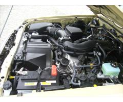 Toyota Land Cruiser 4,0 V6 5MT Lux Premium Skladem  GRJ76 - 37