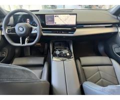 BMW Řada 5 520d xDrive Touring - 9