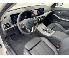 BMW Řada 3 330e xDrive Sedan - 5