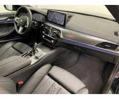 BMW Řada 5 520d xDrive Touring - 10