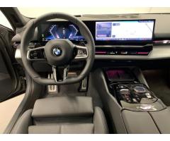 BMW Řada 5 520d xDrive Sedan - 11