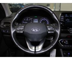 Hyundai i30 1,6 CRDi Smart KAM. 150tkm. - 9