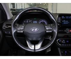 Hyundai i30 1,6 CRDi Smart KAM. 141tkm. - 9
