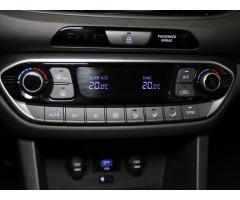 Hyundai i30 1,6 CRDi Smart KAM. 141tkm. - 14