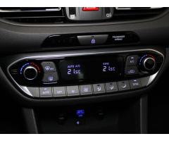 Hyundai i30 1,6 CRDi Smart KAM. 84tkm. - 14