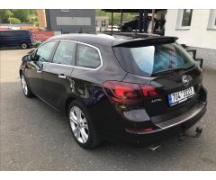 Opel Astra 2,0 CDTi 121kW Sports Tourer - 6