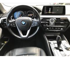 BMW Řada 5 3,0 530d xDrive AT Touring - 12
