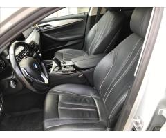 BMW Řada 5 3,0 530d xDrive AT Touring - 13