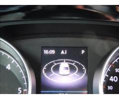 Volkswagen Touran 2,0 TDI DSG,LED,Navi,nez.topení,masáž  Highline - 17