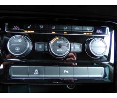 Volkswagen Touran 2,0 TDI DSG,LED,Navi,nez.topení,masáž  Highline - 39