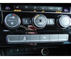 Volkswagen Touran 2,0 TDI DSG,LED,Navi,nez.topení,masáž  Highline - 40