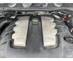 Volkswagen Touareg 3,0 TDi 4x4 AUT ROZVODY 2xKOLA - 32