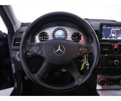 Mercedes-Benz Třídy C 3,0 320 CDI 165kW Aut.klima Navi - 16