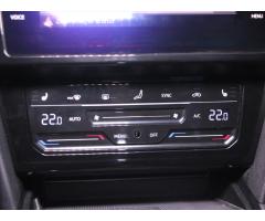 Volkswagen Passat 2,0 TDI DSG LED Panorama DPH - 31