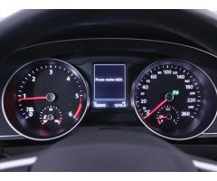 Volkswagen Passat 2,0 TDI DSG Led ACC Navi DPH - 22