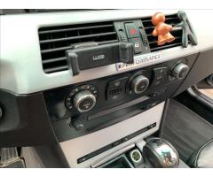 BMW Řada 5 3,0 530d Aut,SERVISKA - 11