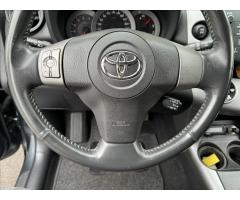 Toyota RAV4 2,2 KRASNÝ STAV+SERVIS TOYOTA - 44
