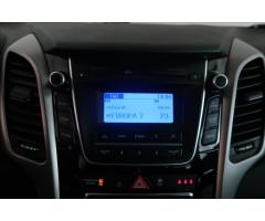 Hyundai i30 1,6 GDI Weekend DCT kombi - 11