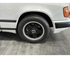 Mercedes-Benz Třídy E 2,6   W124 260E NÁDHERNÝ STAV ! - 21