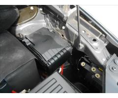 Volkswagen Caddy 1,9 TDI 77 kW Life Maxi 7 Míst - 22